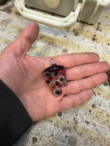 Pepperoni, olive pendant