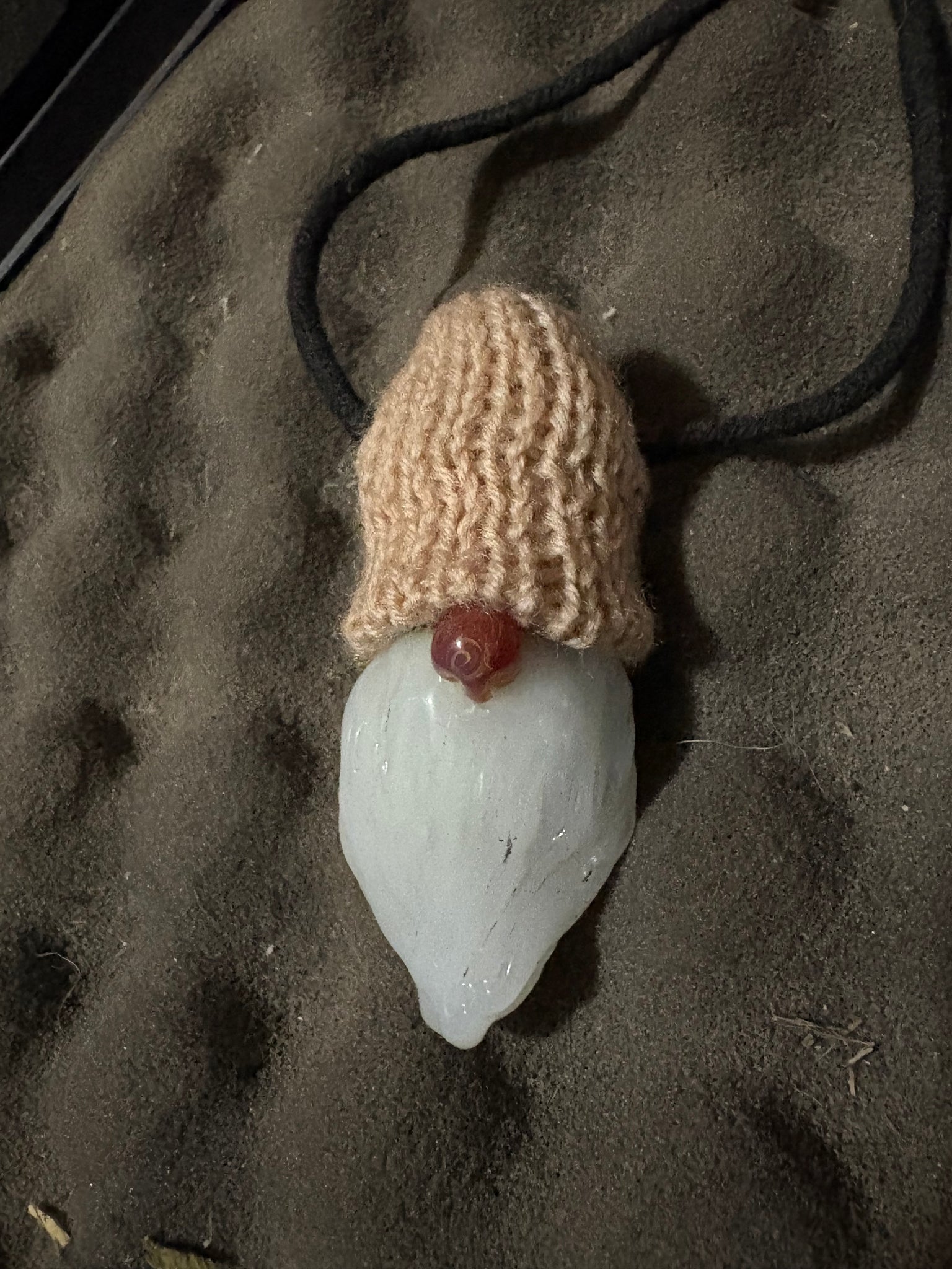 Beanie boy pendant
