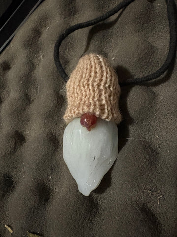 Beanie boy pendant