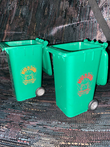 Mini garbage can